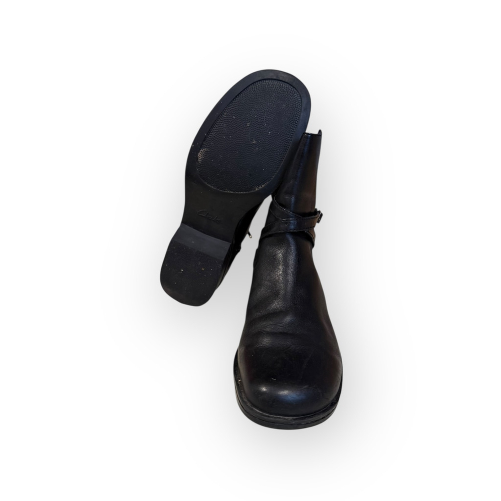 Clarks Women's Black Leather Harness Ankle Boots Silver Buckle Strap Sz 8 - Picture 6 of 8
